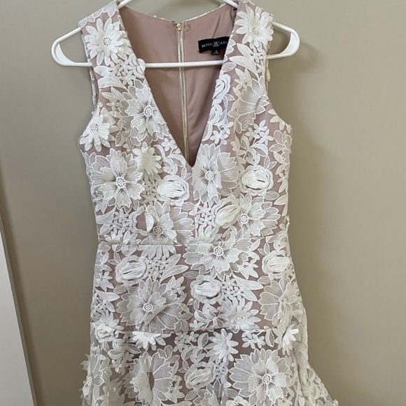 White flower dress - Picture 1 of 1